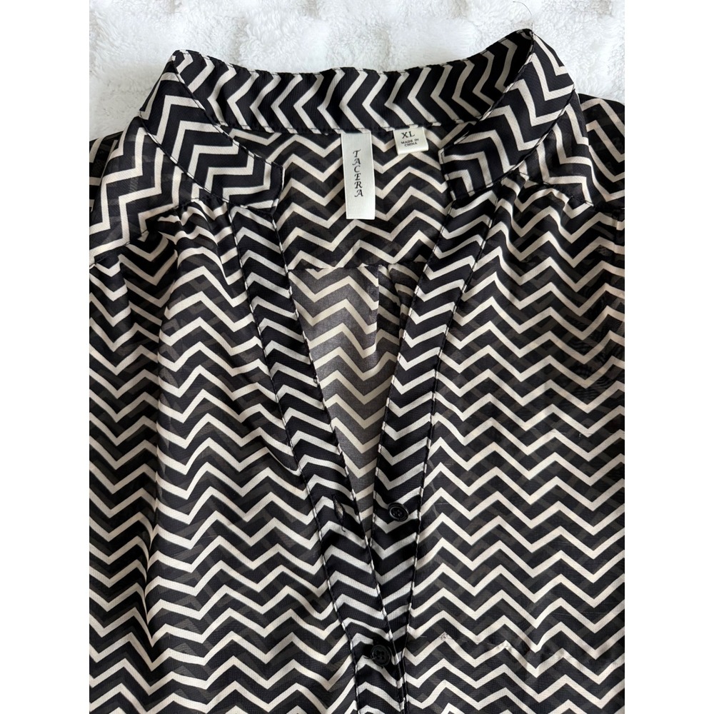 Tacera Womens Black/Cream Chevron Roll Tab Sleeve V-Neck Blouse Sz XL - EUC